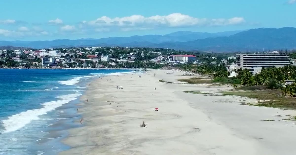 La Punta de Zicatela al atardecer, en Puerto Escondido, costa de Oaxaca